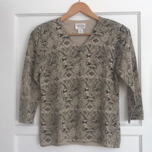 Oscar by Oscar de la Renta. 100% Wool.